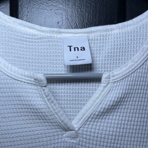 Aritzia TNA Waffle Notch T-shirt - Picture 2 of 4